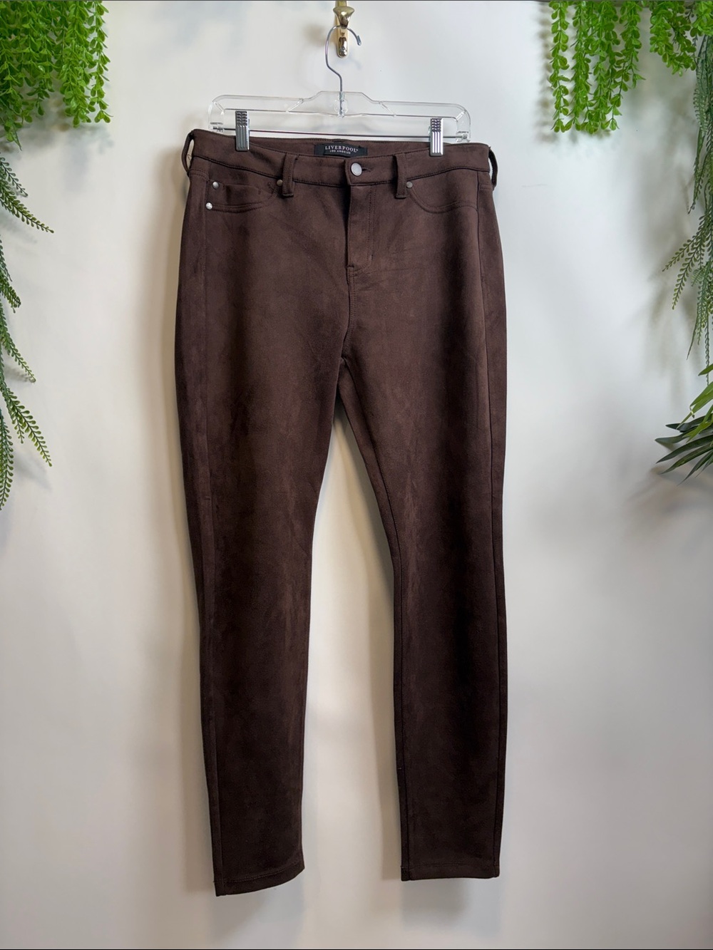 Liverpool Women’s Skinny Pants in faux suede Dark Brown